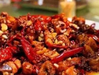 山东高校辣子鸡产业学院，美食与教育跨界融合的探索