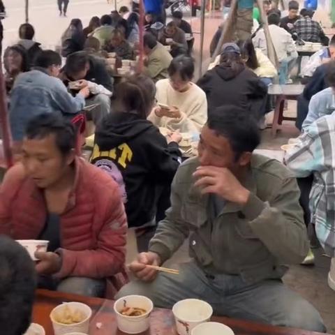 16小时动车盒饭58元引发的乘客吐槽与消费反思